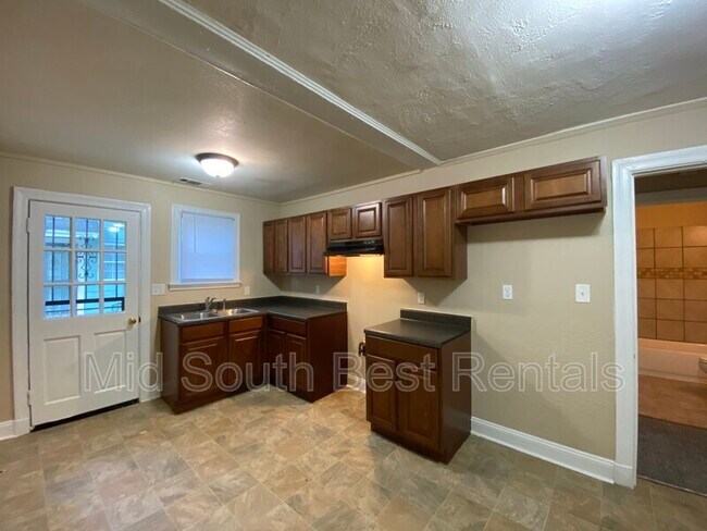 Foto del edificio - 551 Haynes St
