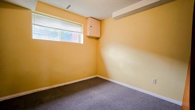 Photo du bâtiment - 3.0 bedroom in Calgary Alberta T2A 6P9