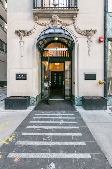 Building Photo - 118 E Erie St