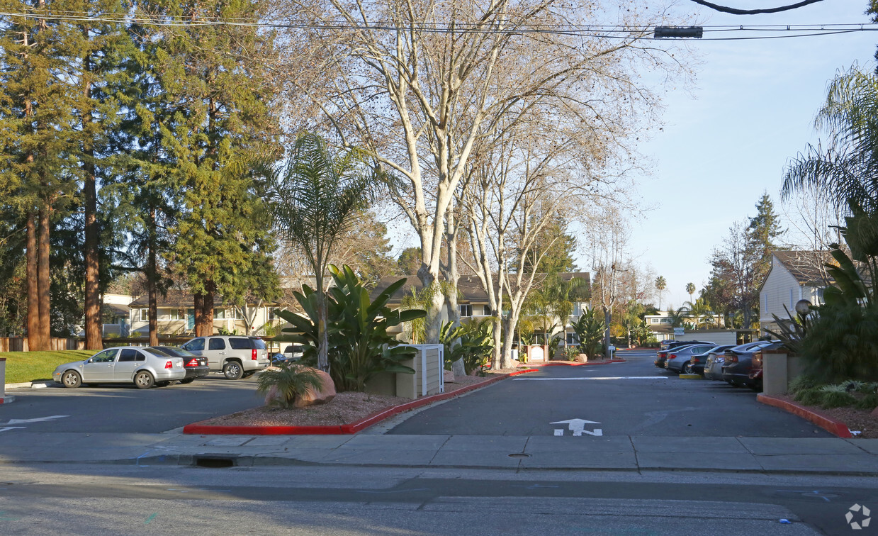 Sunnyvale Town Center Apartments - Sunnyvale, CA | Apartments.com