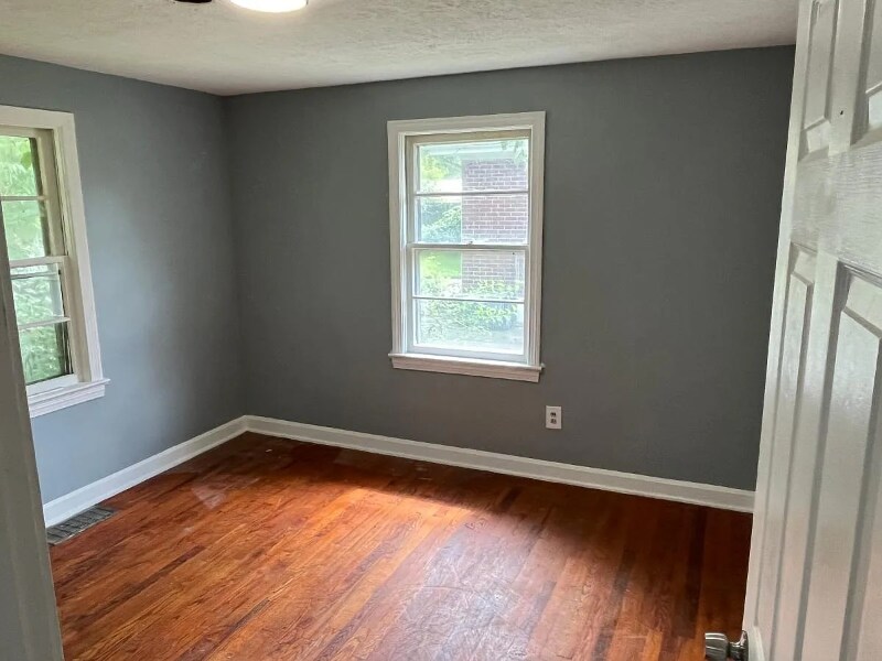 Foto del edificio - 4433 Lynnview Dr