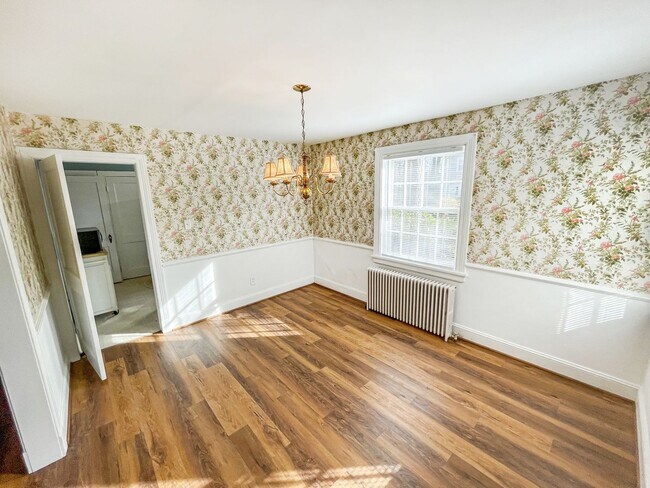 Foto del edificio - LOCATION LOCATION LOCATION!!! 3 Bedroom/ 2...