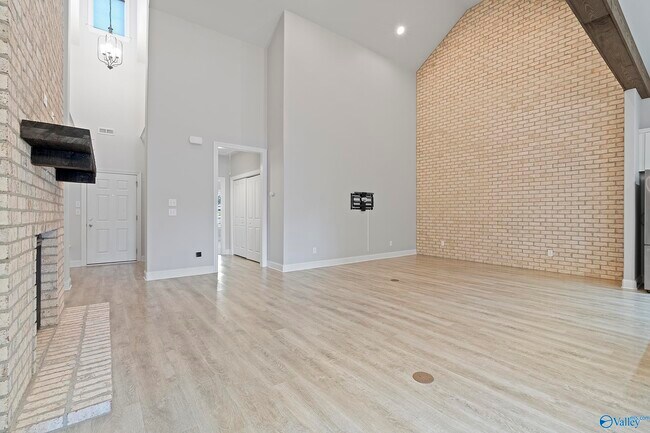 Foto del edificio - 1032 Cresent Falls