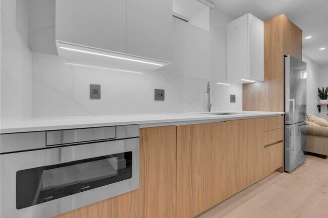 Foto del edificio - 708 E 6th St
