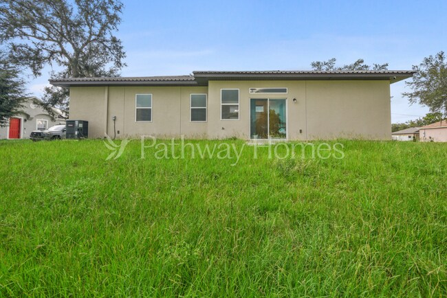 Foto del edificio - 1951 Michigan Dr