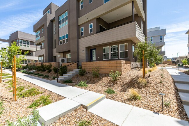 Foto del edificio - Stunning 4-Level Townhome in Inspirada | R...