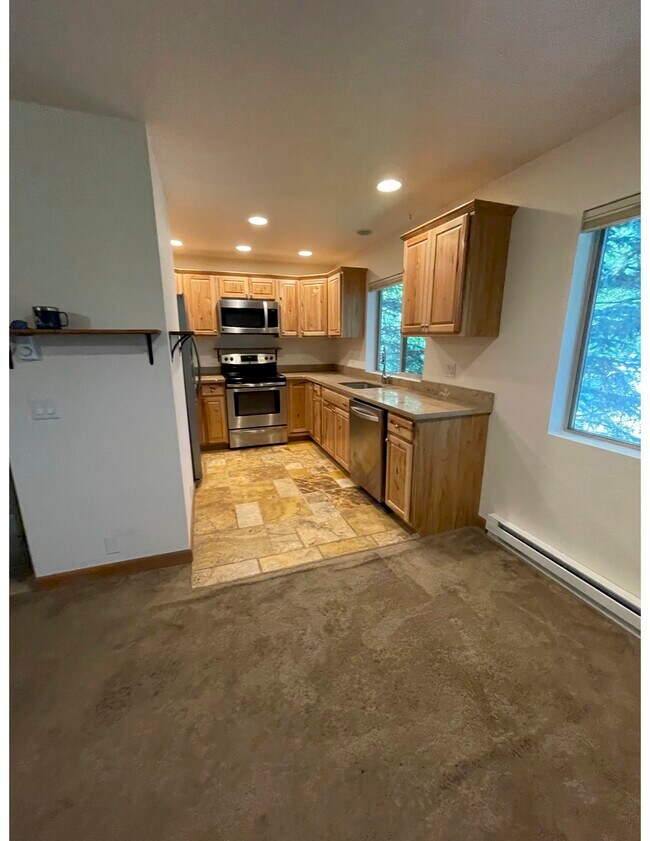 Building Photo - 65 Virginian Ln