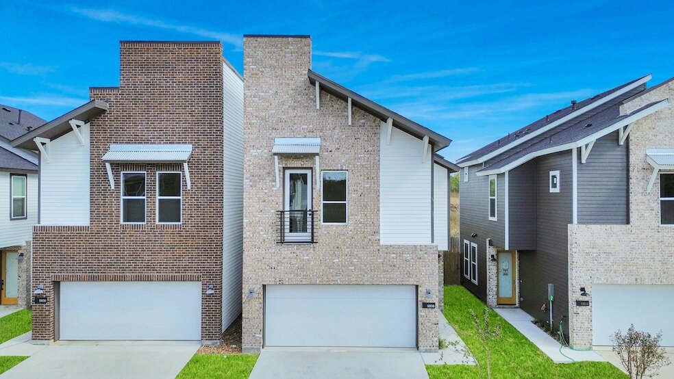 Foto principal - 5806 Francis Oak Ln