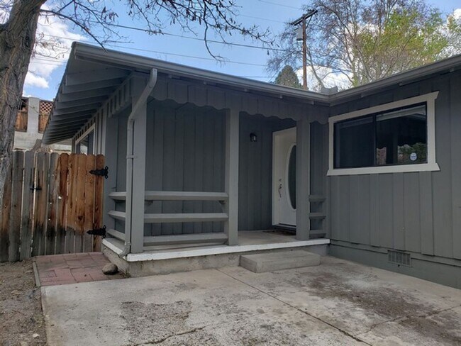Foto del edificio - Three Bedroom Home in Midtown District