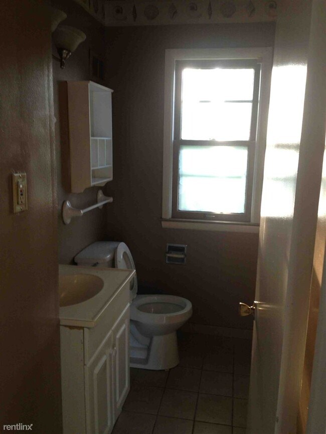 Building Photo - 3 br, 1 bath House - 23065 Willard Ave 230...
