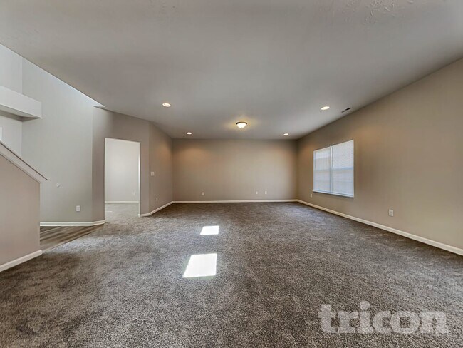 Foto del edificio - 1818 12 Oaks Dr