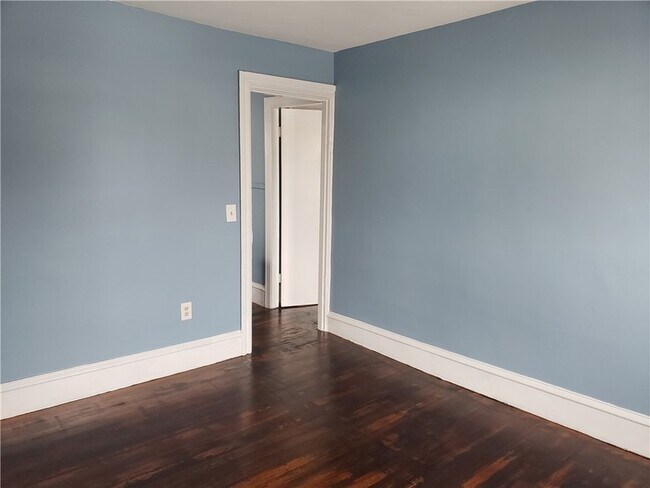 Foto del edificio - 142 Pocasset Ave