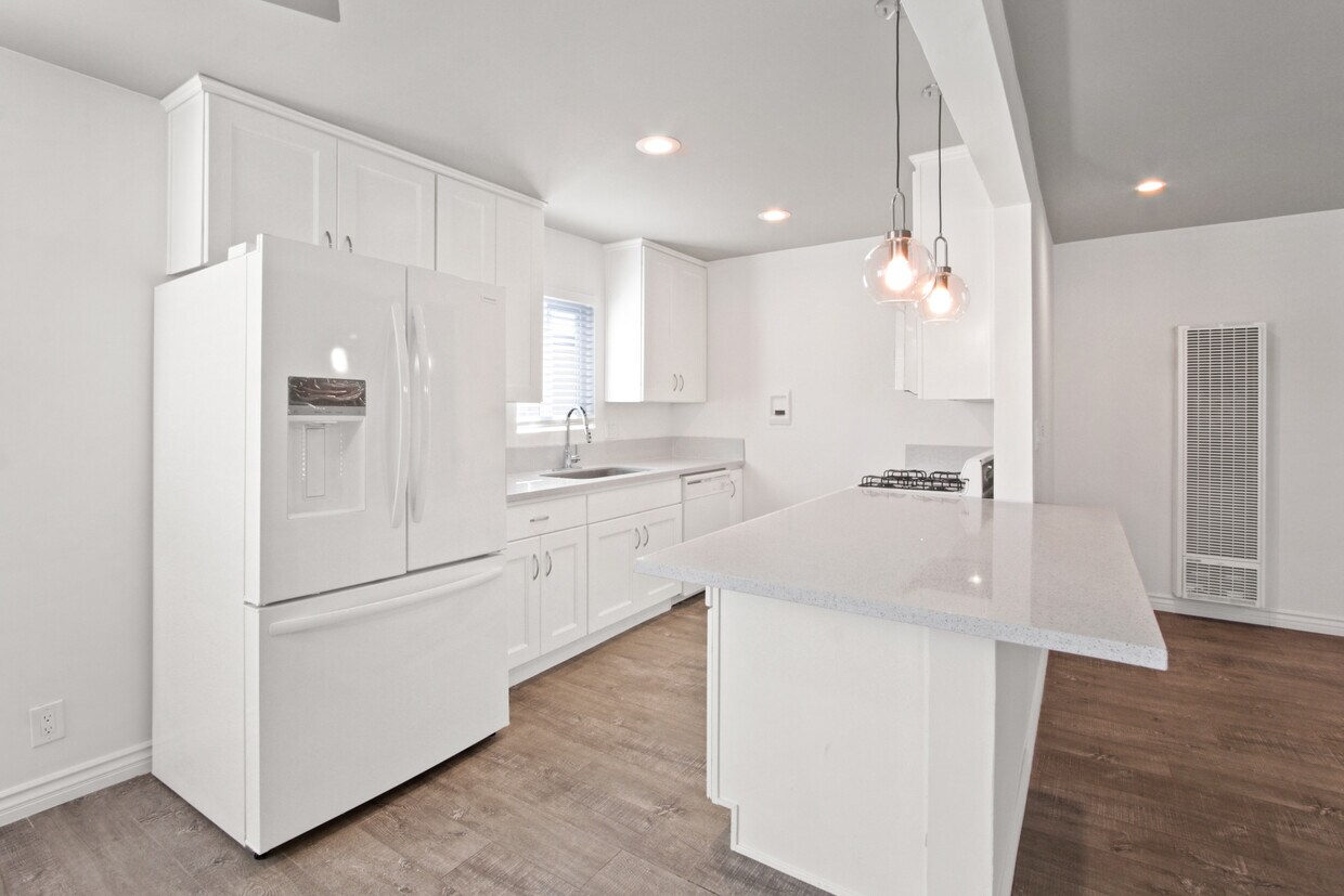 Kitchen - 14076 Springdale St
