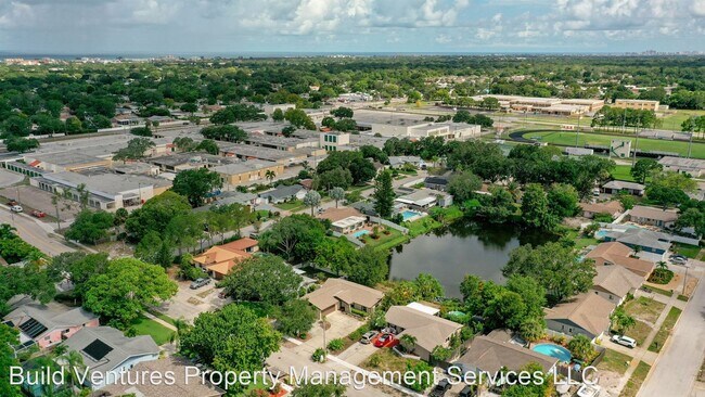 Foto del edificio - 3 br, 2 bath House - 12899 82nd Avenue