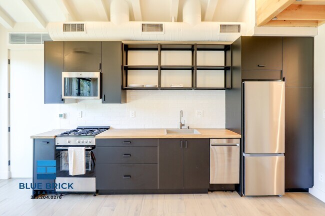 Foto del edificio - 14120 Archwood St