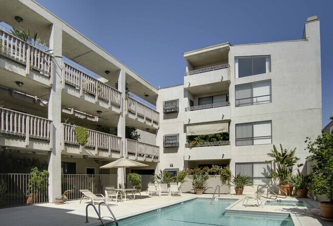 Pool & Spa - 4707 Willis Ave