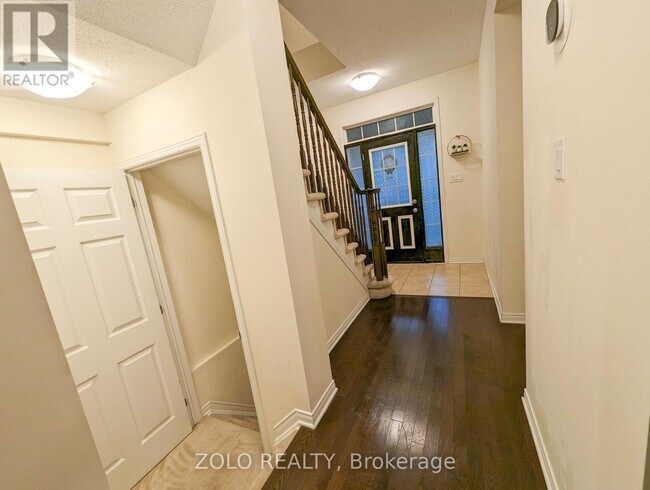 Building Photo - 113 Lochnaw Private