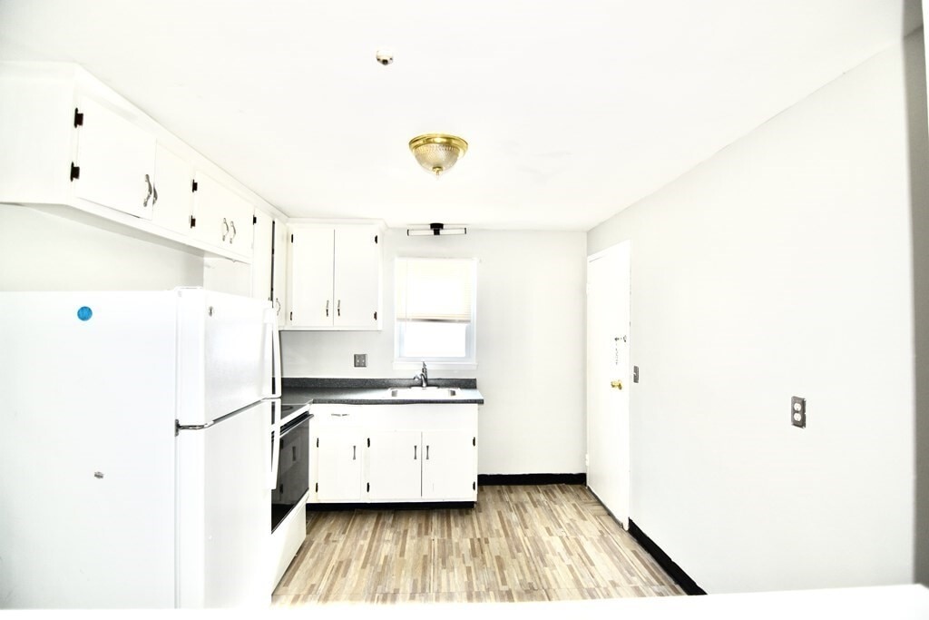 Primary Photo - 18 Essex St