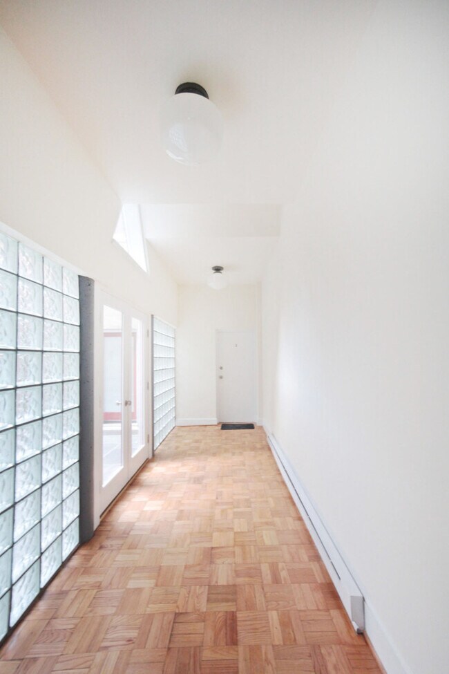 Foto del edificio - 1221 N Street, NW