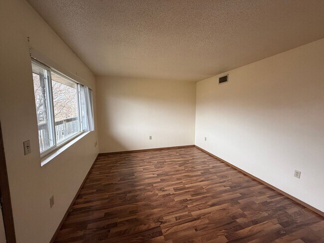 Foto del edificio - 2 Bedroom Cozy Unit Available Now!