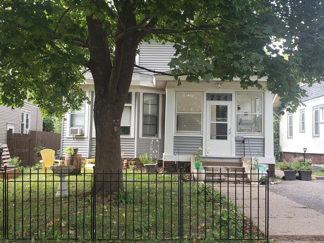 Welcome home! - 724 Como Ave