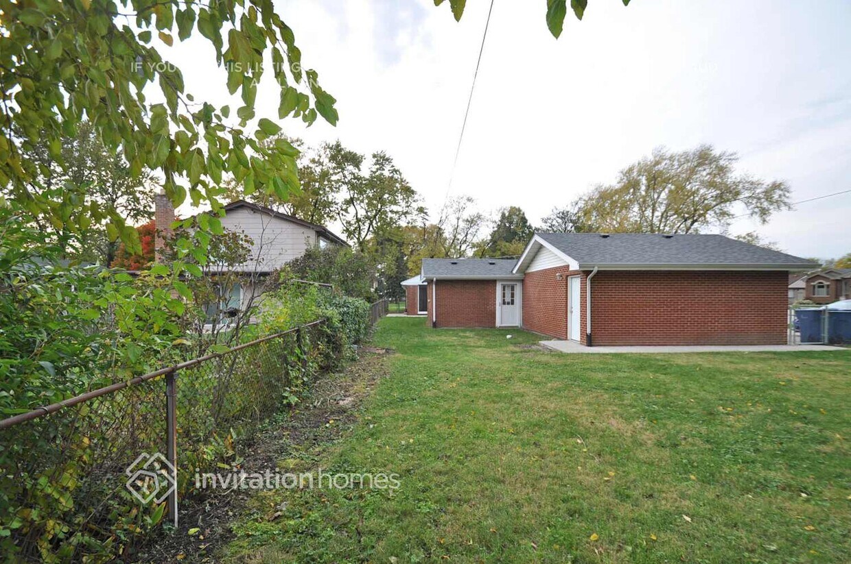 Building Photo - 9921 Harnew Rd E