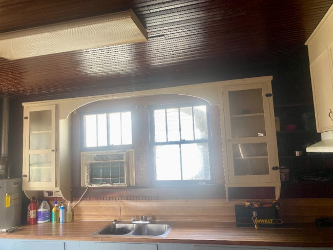 Building Photo - 616 Weeks St