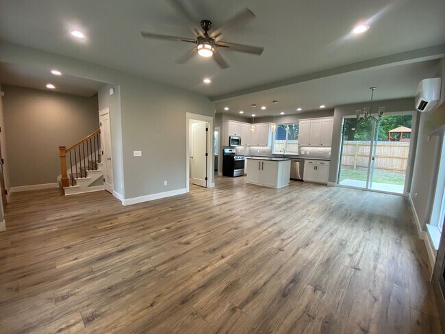 Building Photo - Beautiful home for rent in Coweta!!