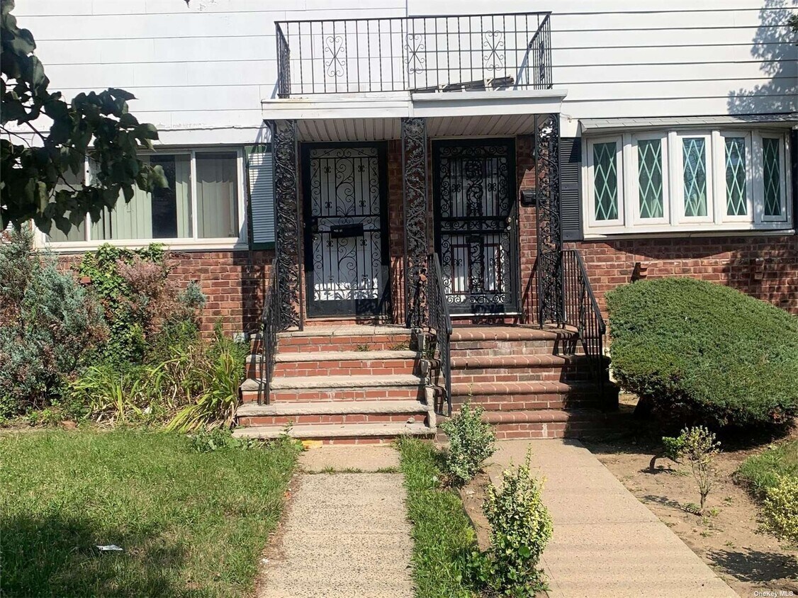 Foto principal - 115-41 Farmers Blvd