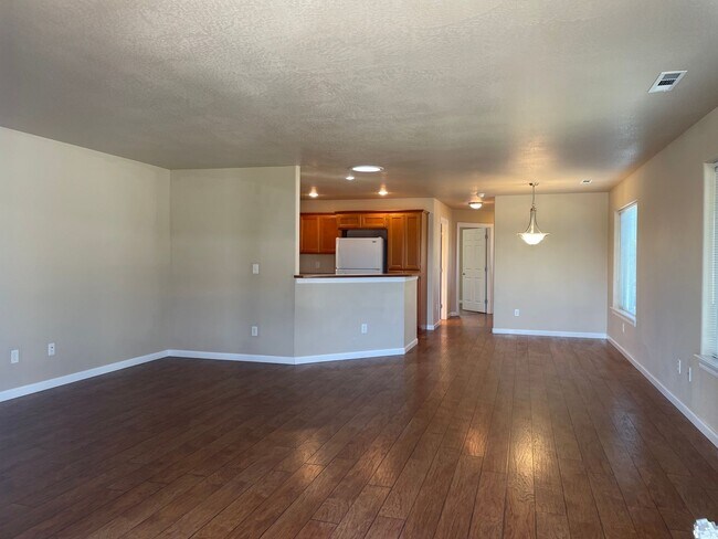 Foto del edificio - 303 S Haskell St