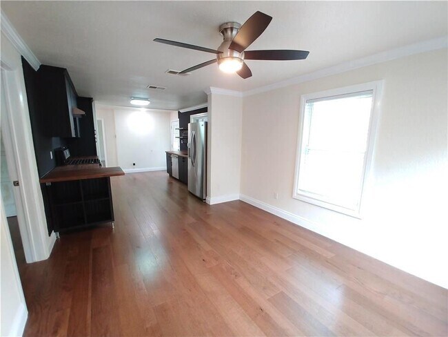 Foto del edificio - 1705 Singleton Ave