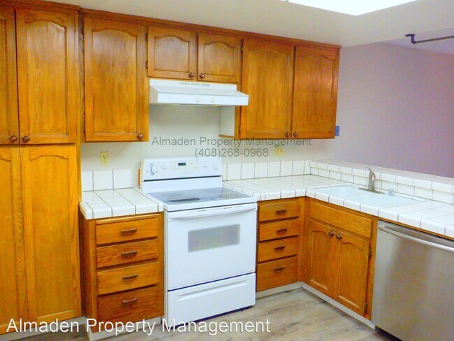 Foto del edificio - 3 br, 2.5 bath House - 4711 Malero Pl.