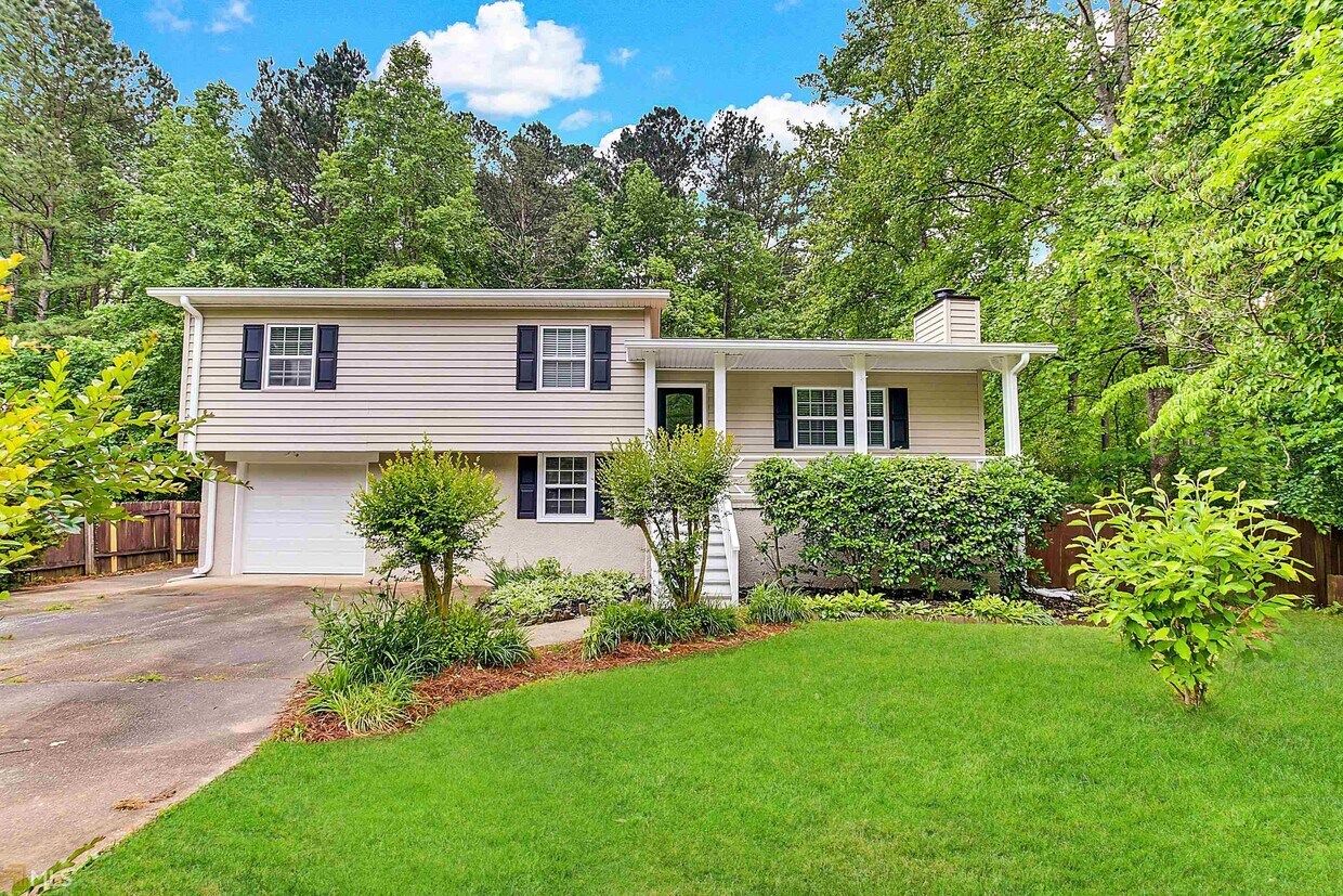 Foto principal - 3031 Tara Woods Dr
