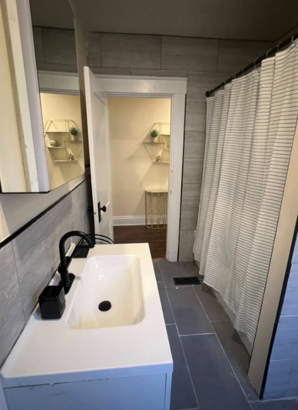 Building Photo - 2121 Burnet Ave