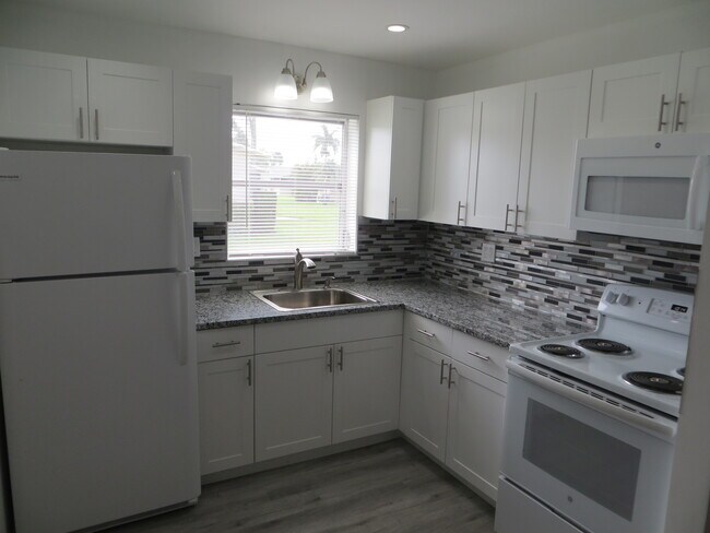 Foto del edificio - 2723 Dudley Dr E