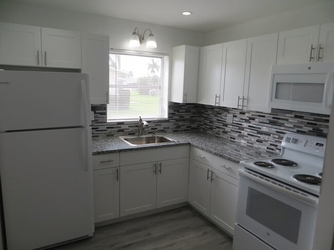 Building Photo - 2723 Dudley Dr E