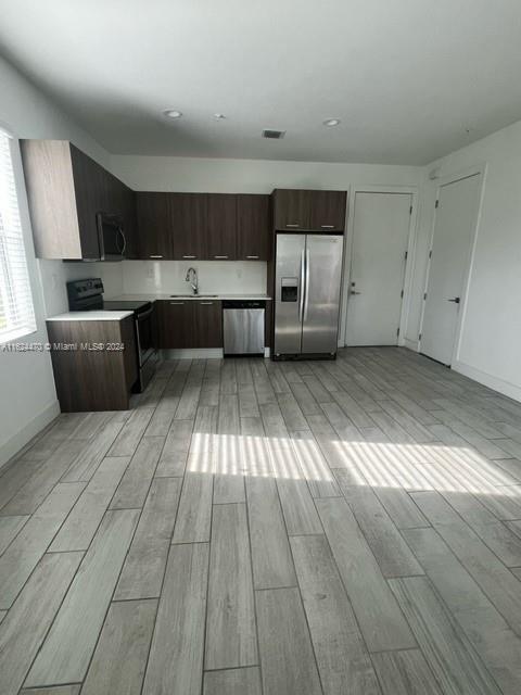 Building Photo - 480 NE 35th Ct