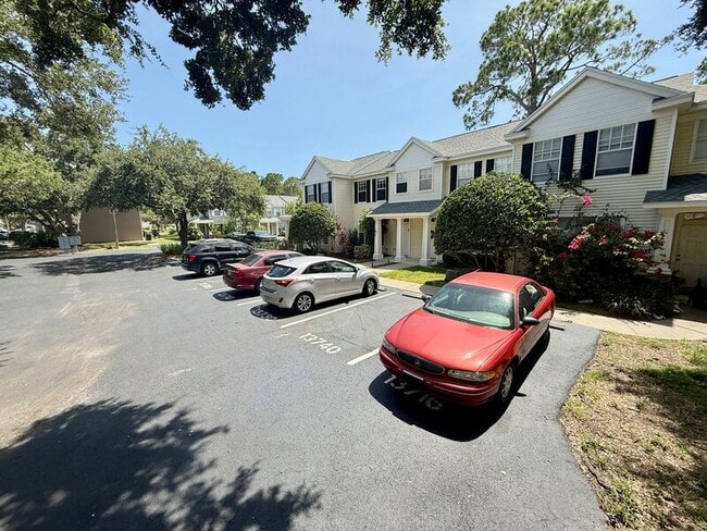 Foto del edificio - 13706 Forest Lake Dr