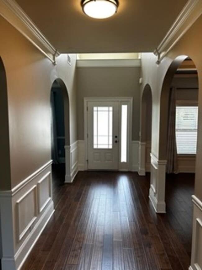 Building Photo - Spacious 5BR/4BA Home in Desirable Lexington Neighborhood – Bright Layout, Great Storage & Prime ...