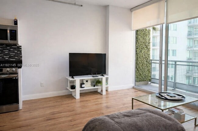 Foto del edificio - 690 SW 1st Ct