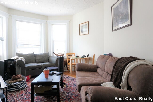 Building Photo - 76 Gordon St