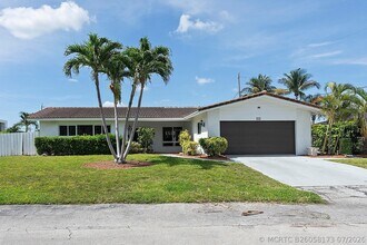 Building Photo - 2910 NE 40th Ct