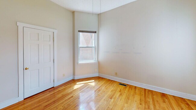 Foto del edificio - 1369 Summit St