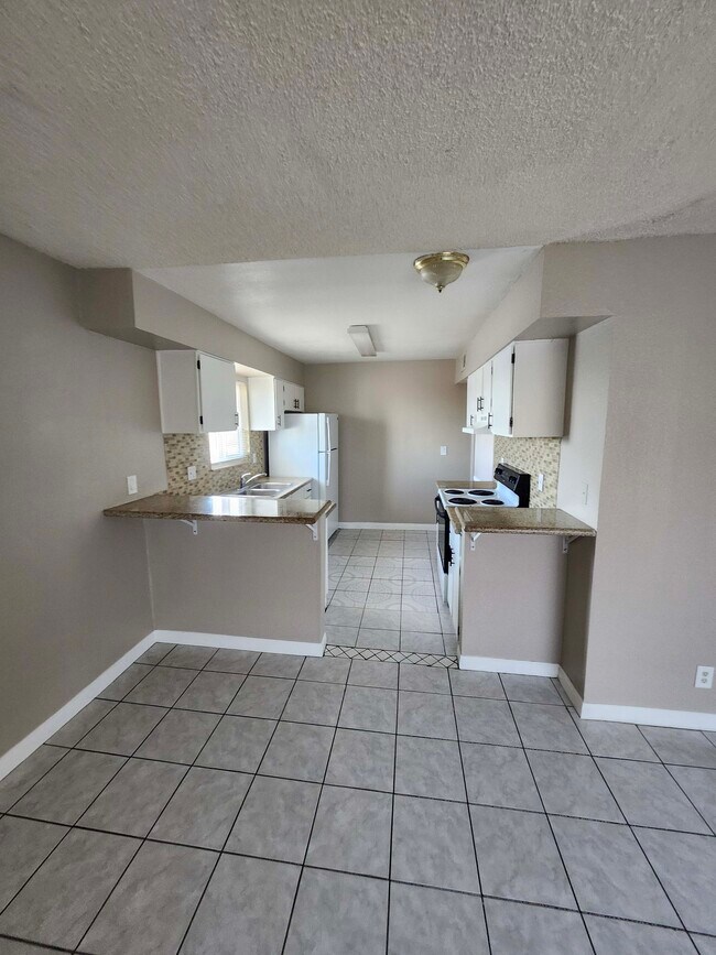Building Photo - 33 Gold Bar Ct