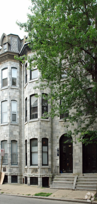 Building Photo - 2104 Pine St