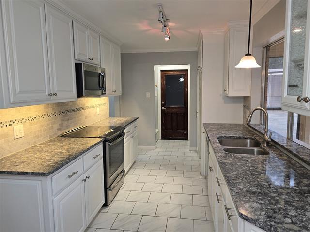 Building Photo - 2822 Oak Forest Dr