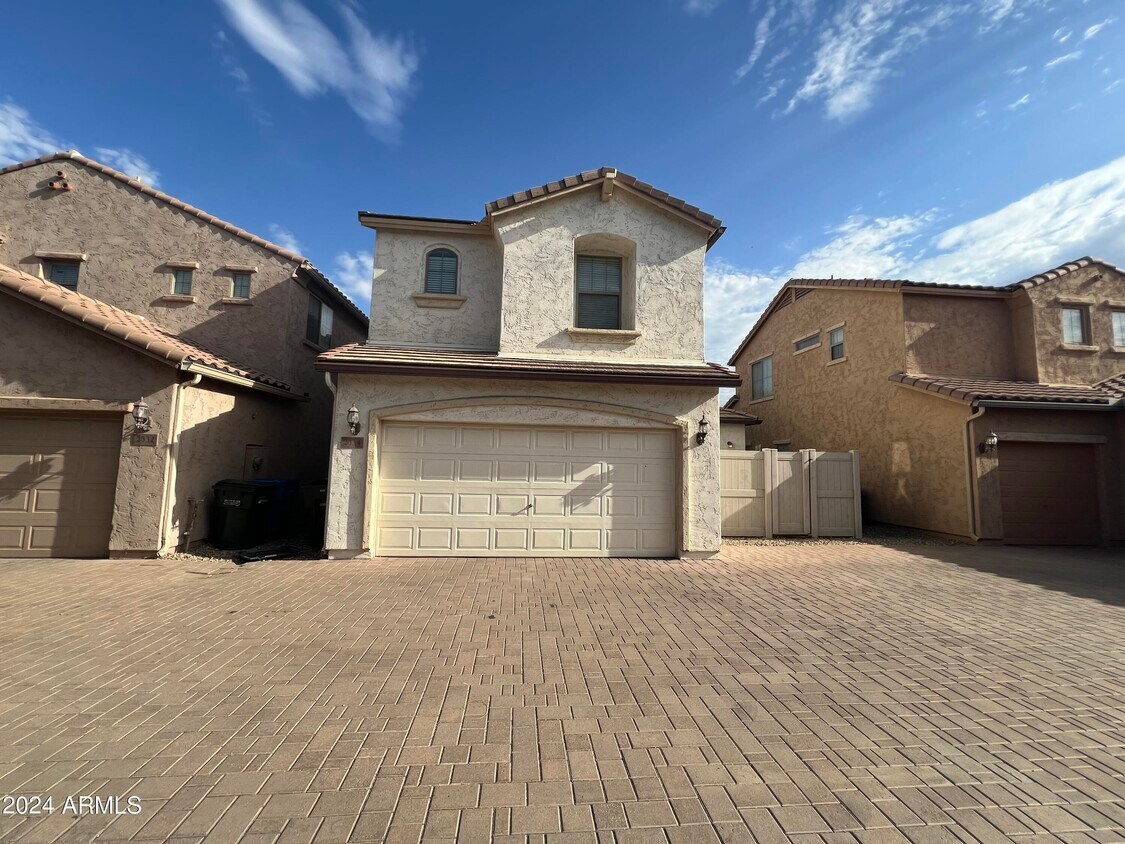 Primary Photo - 2334 N 84th Dr