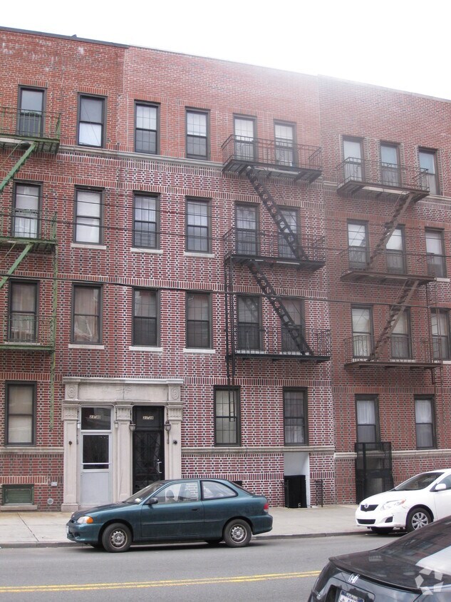 Building Photo - 23-28 31st Ave