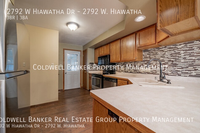 Building Photo - 2792 W Hiawatha Dr