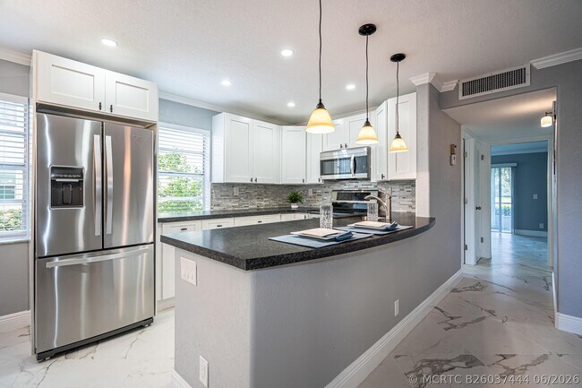 Building Photo - 244 Normandy Ln